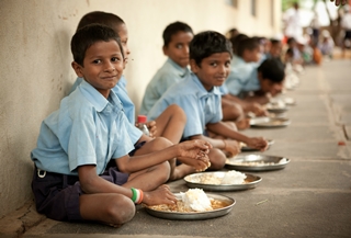 Surya-Children eating lunch320.jpg